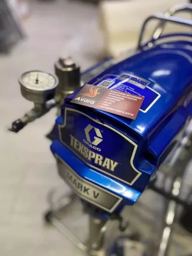 Окрасочный аппарат безвоздушного распыления Graco Mark V 17E657